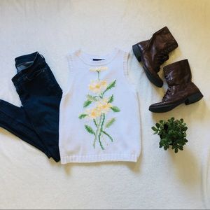 FREE🍓 vintage daisy white sweater vest